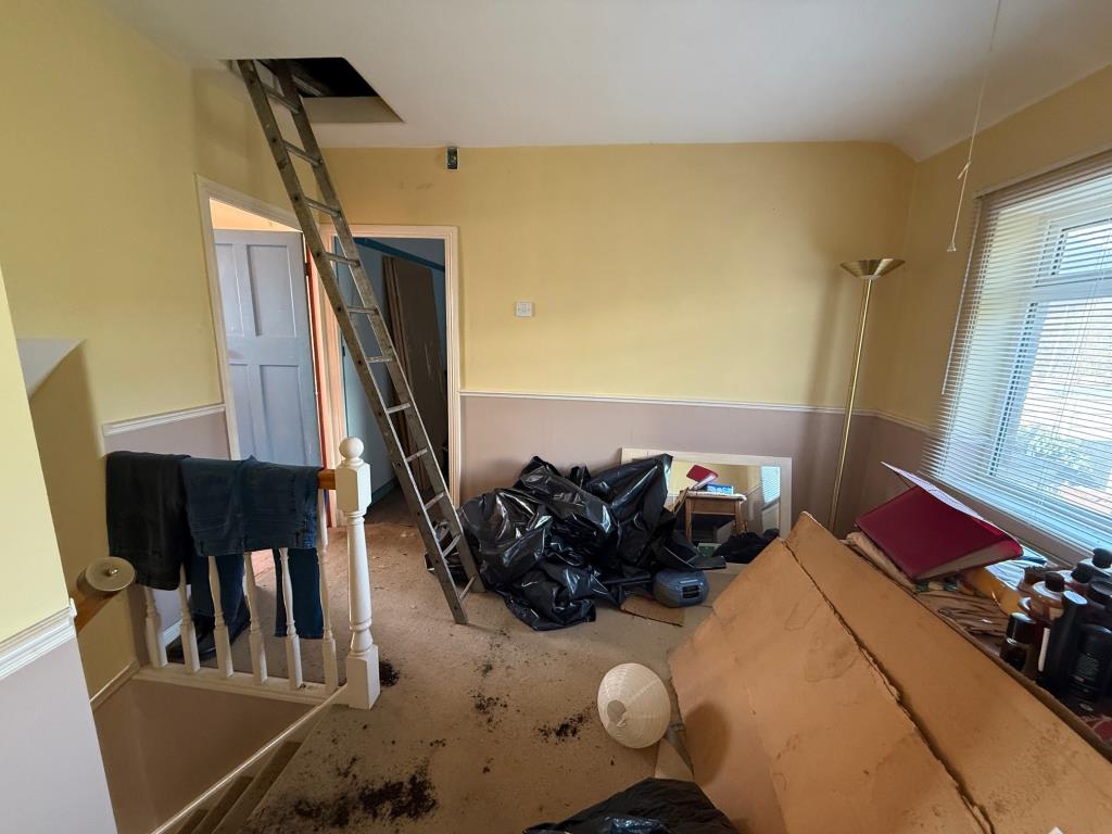 Lot: 47 - EXTENDED END-TERRACE HOUSE FOR IMPROVEMENT - Landing with window to the rear